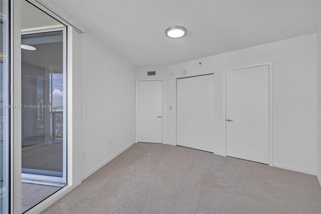 Building Photo - 19333 Collins Ave