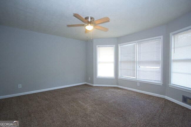 Building Photo - 2139 Golfview Dr SE