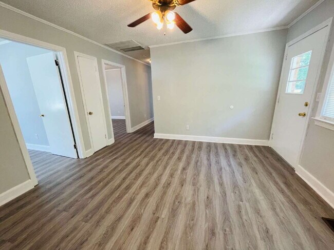 Building Photo - ADORABLE BRICK RANCH IN LAGRANGE *3 BR, 1 BA* NEWLY RENOVATED