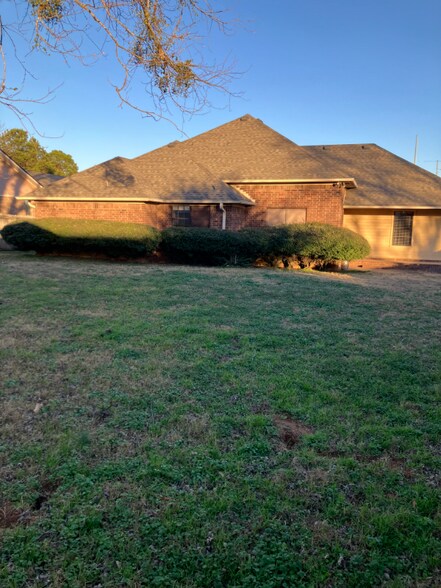 Building Photo - 5620 S 98th St