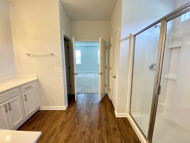 Building Photo - Three Bedroom Home In Heritage New Riversi...