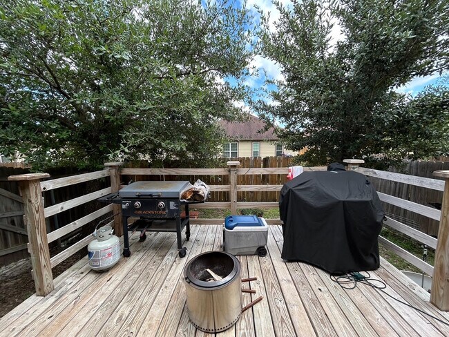 Building Photo - 405 Baby Bear Dr