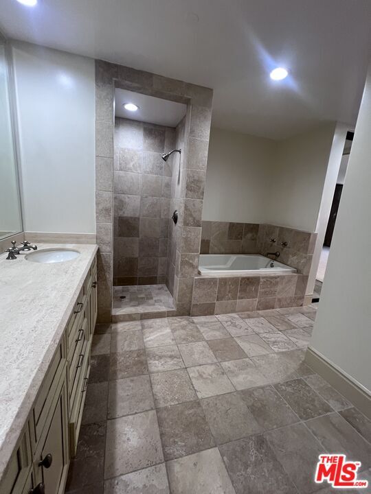 Building Photo - 137 S Spalding Dr