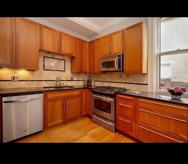 Building Photo - 220 E Deshler Ave