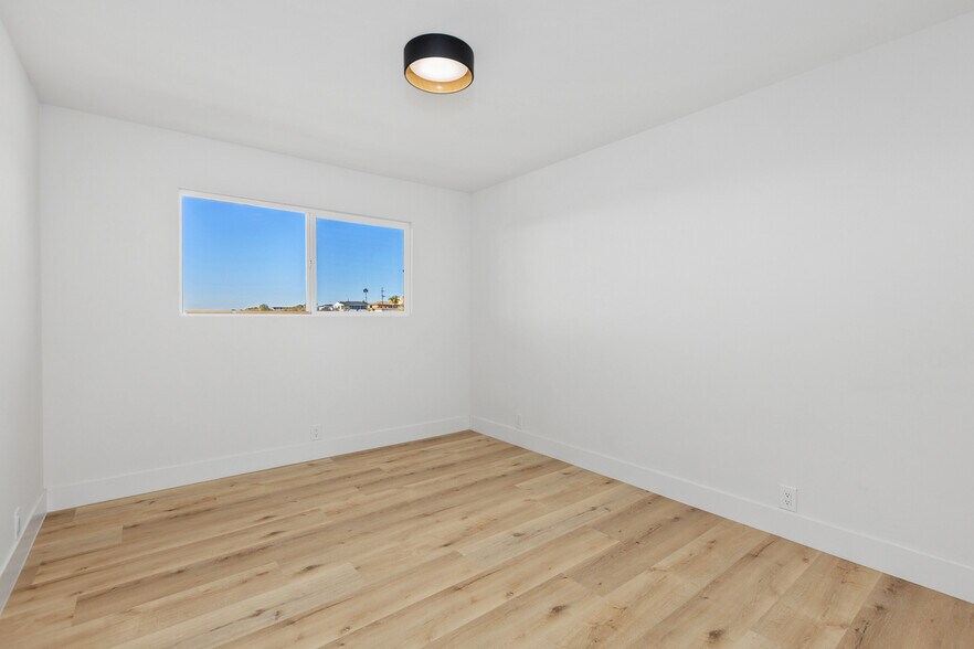 Building Photo - 700 Selma Pl