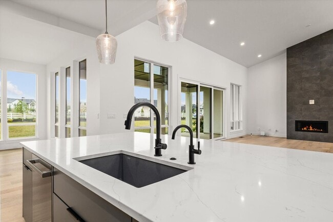 Building Photo - 7786 W Diamond Lk Dr