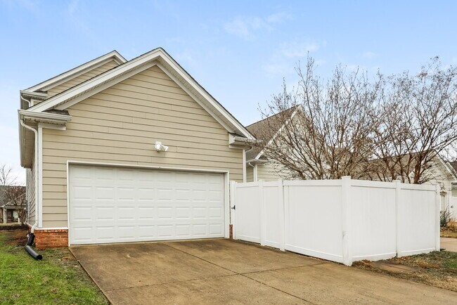 Building Photo - 2447 Cason Ln