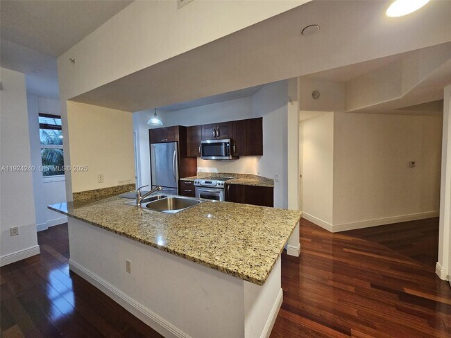 Building Photo - 20000 E Country Club Dr