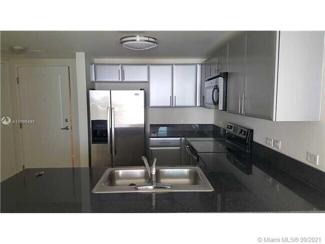 Building Photo - 1871 NW South River Dr