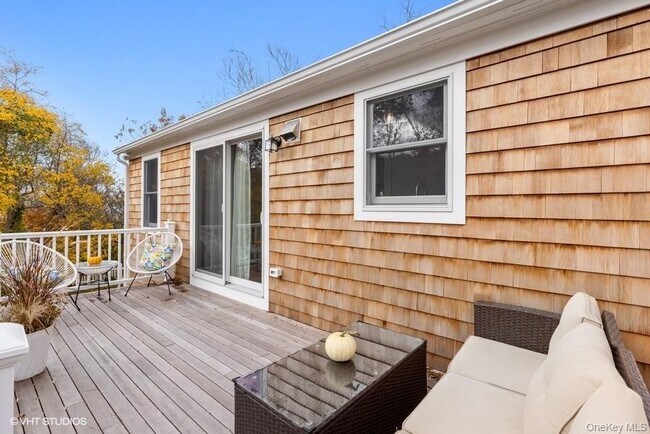 Building Photo - 24 Cliff Way