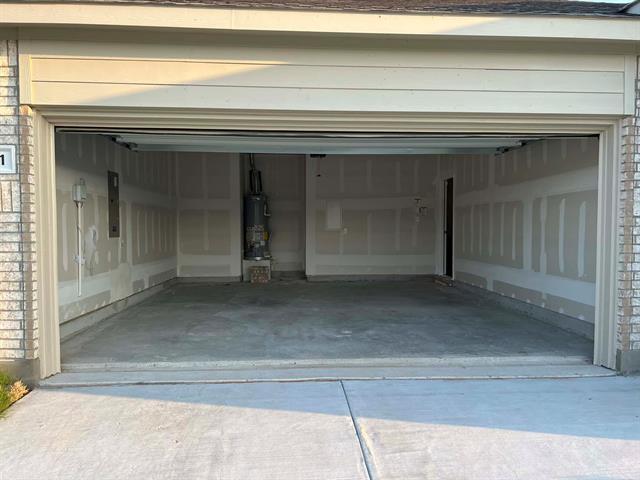 Building Photo - 1601 Madison Dr