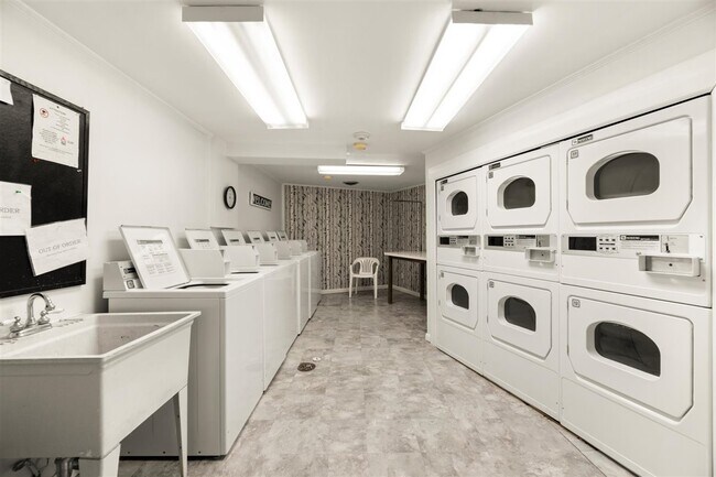 Building Photo - 5709 Lyons View Pike