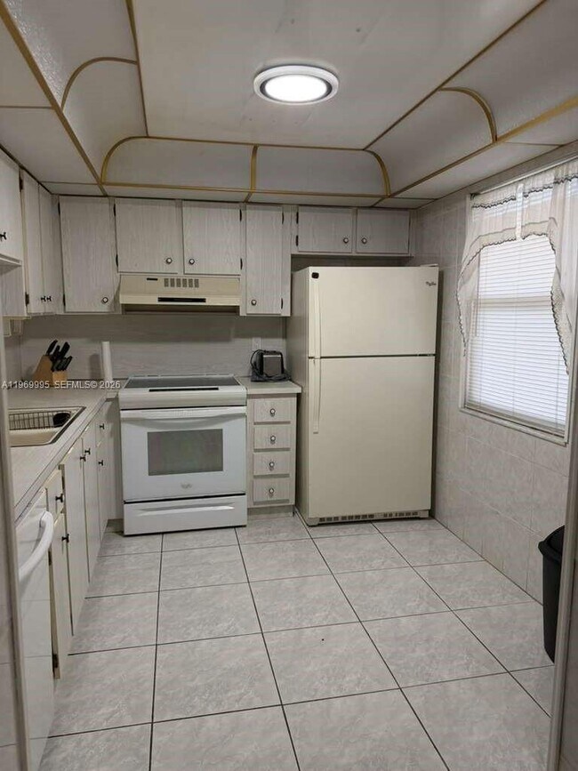 Building Photo - 301 SE 3rd St