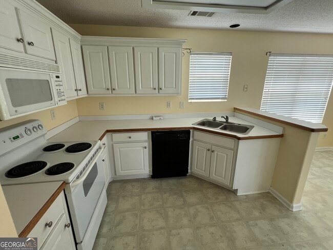 Building Photo - 1229 Clearwater Dr