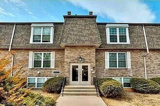 Building Photo - 1120 E 6th St