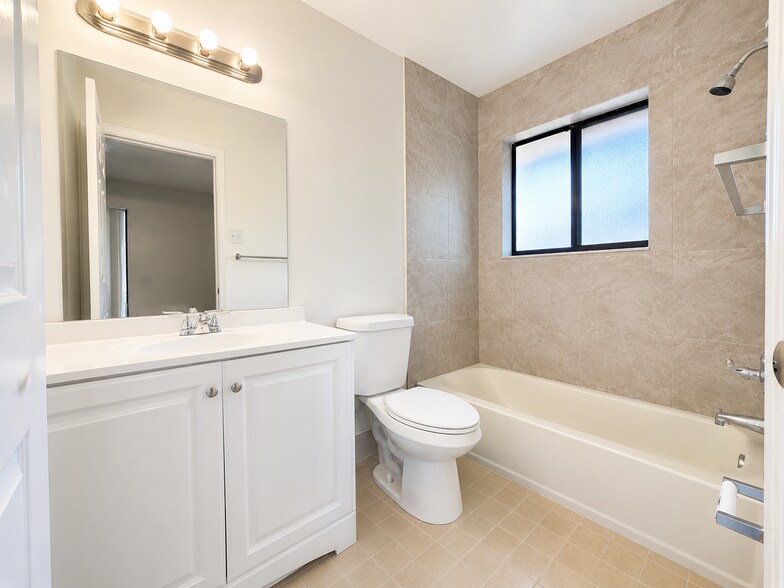 Building Photo - 3120 Collin Dr