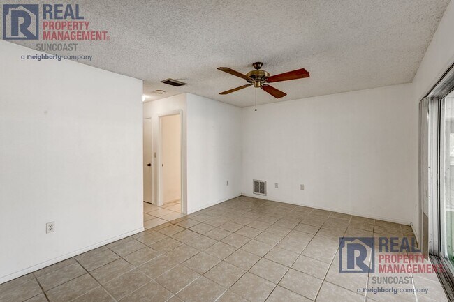 Building Photo - 1370 Palmwood Dr