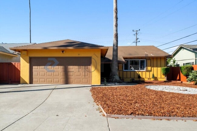 Building Photo - 2923 Birmingham Dr