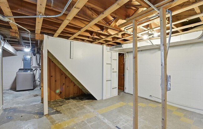 Building Photo - 2618 Weber St