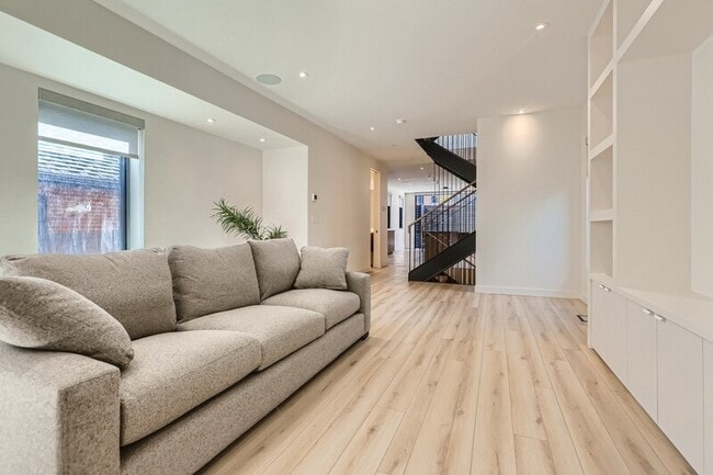 Building Photo - 3229 Quivas St