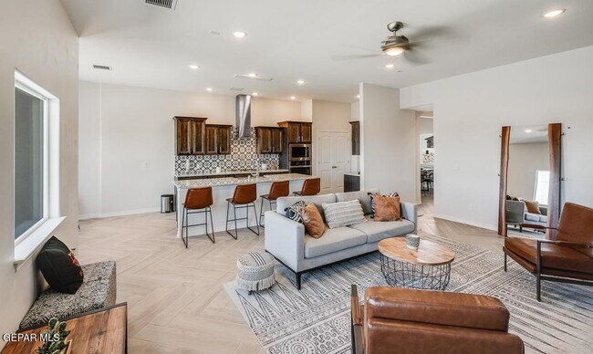 Building Photo - 14604 Pebble Hills Blvd