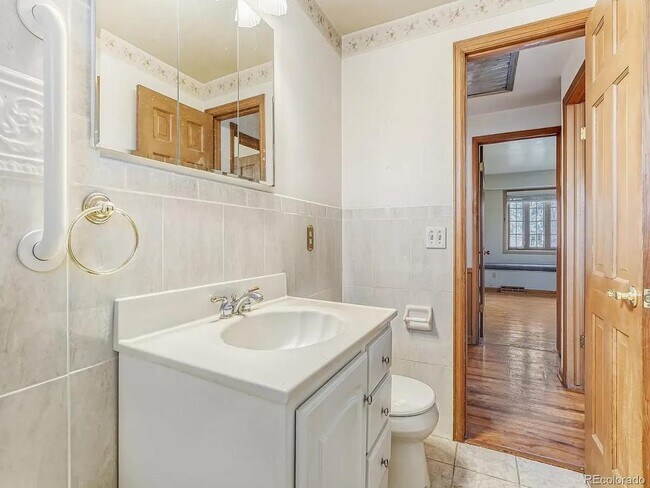 Building Photo - 1900 Zang St