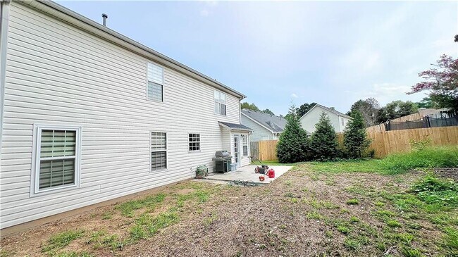 Building Photo - 417 Hillcrest Cmns