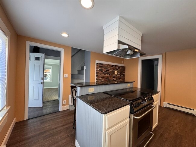 Building Photo - 258 Walnut St