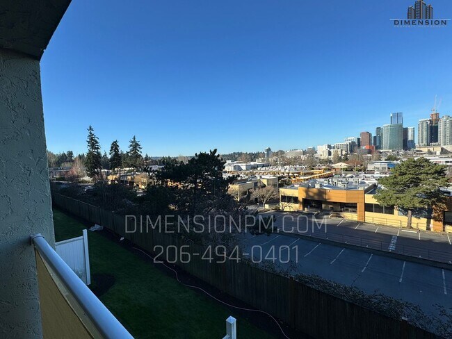 Building Photo - 1 Bedroom Condo with View in the heart of Bellvue!
