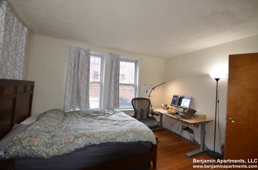 Building Photo - 316 Tappan St