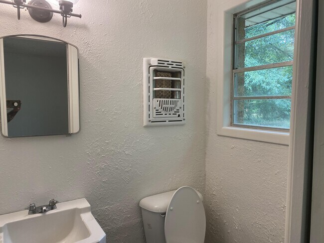 Building Photo - 2108 Independence St