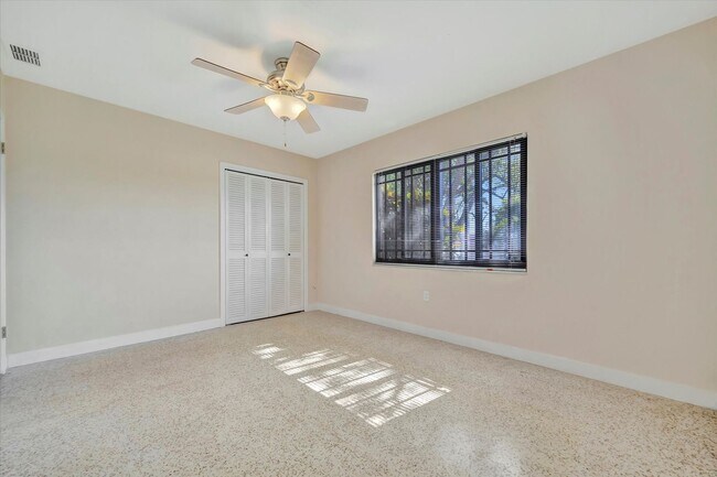 Building Photo - Beautiful West of the Trail 3-Bed/2-Bath H...
