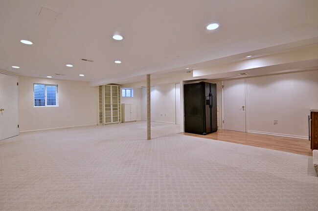 Building Photo - 2360 N Drury Ln