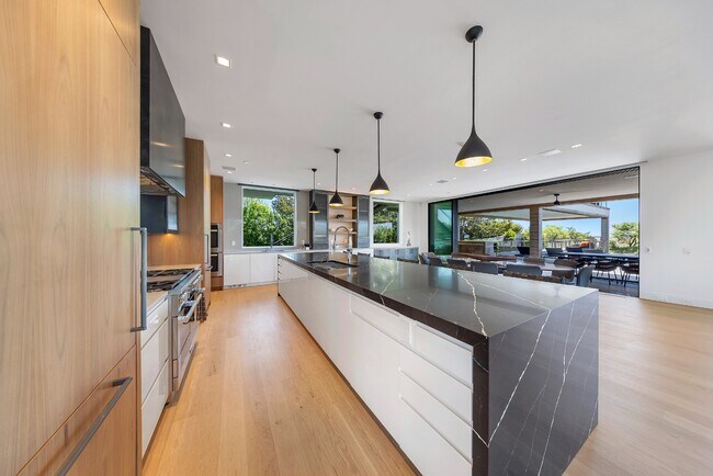 Building Photo - 345 Dune Rd