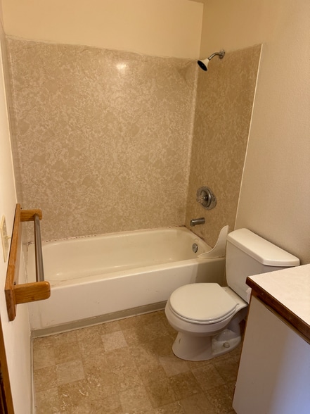 Building Photo - 150 SE Barrington Dr