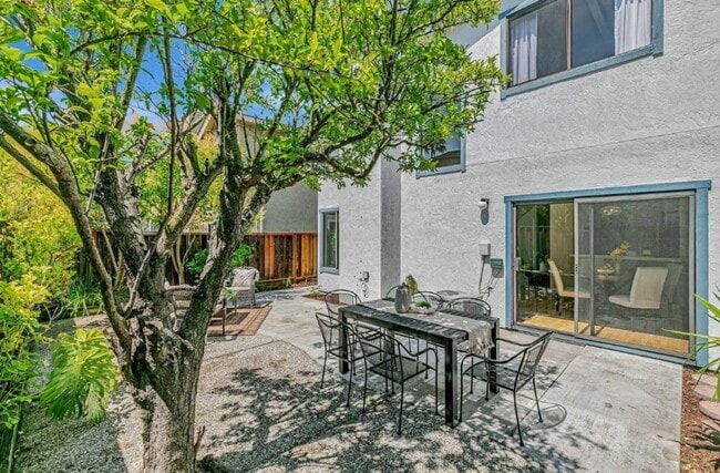 Building Photo - Newly Renovated 3 Bed / 3 Bath Home in Ardenwood – Top-Rated Schools!