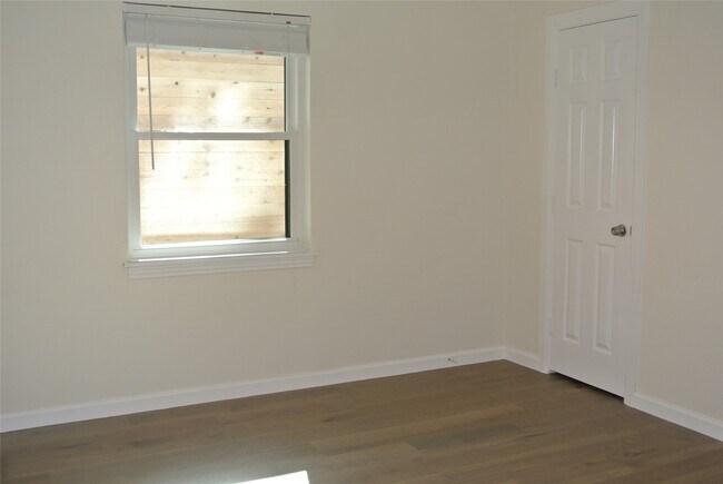 Building Photo - 7911 Greenbush St