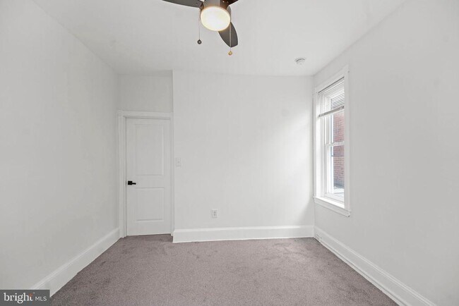 Building Photo - 5527 Catharine St