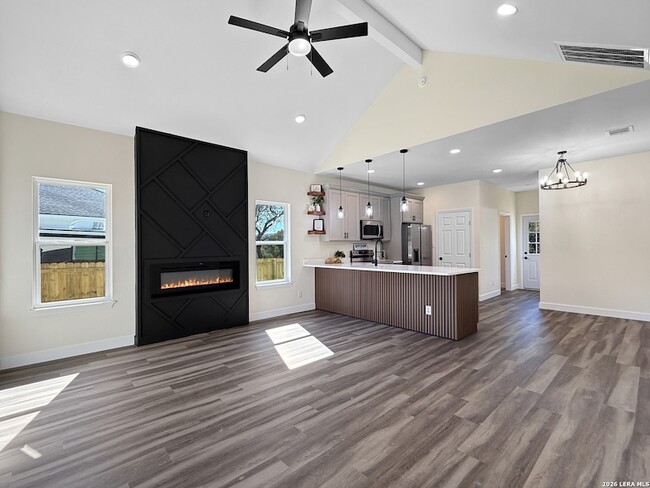 Building Photo - 656 Skyline Dr