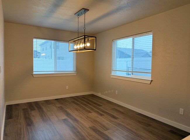 Building Photo - Beautiful Kalispell Home