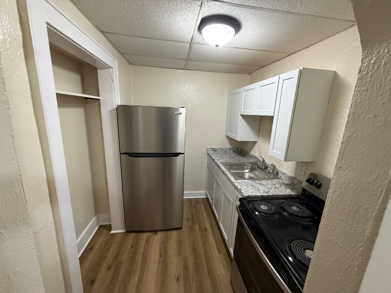 Building Photo - 15 S Stewart St