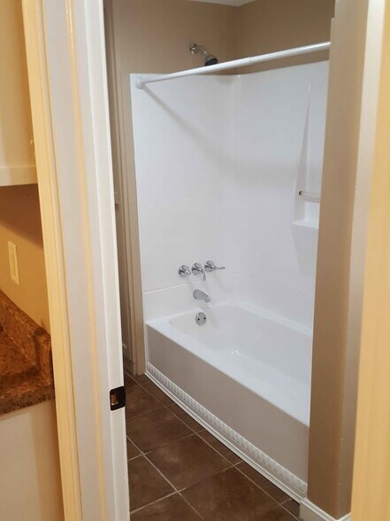 Building Photo - 391 Putnam Pike