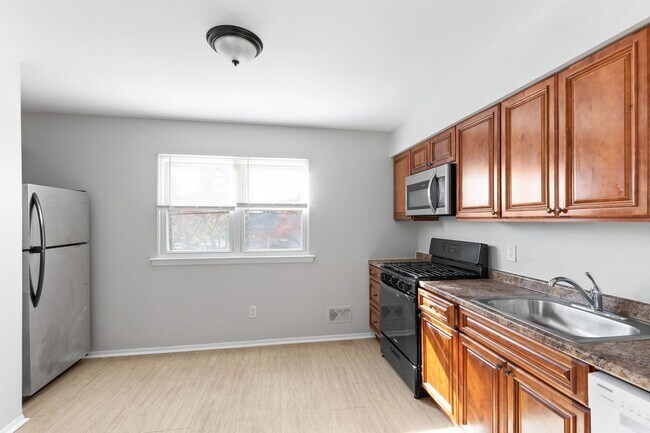 Building Photo - Benner Street Townhomes