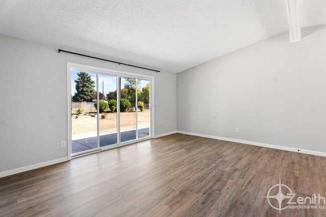 Building Photo - 8805 NE 90th Ave