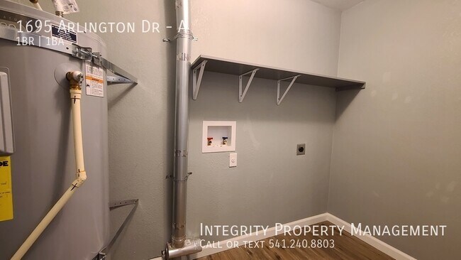 Building Photo - 1695 Arlington Dr