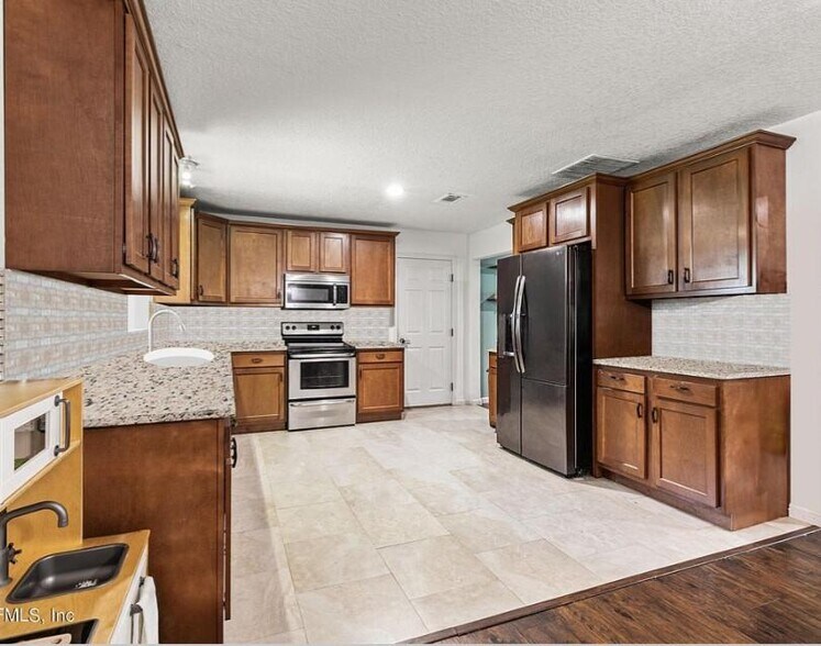 Building Photo - 5433 Sanders Rd