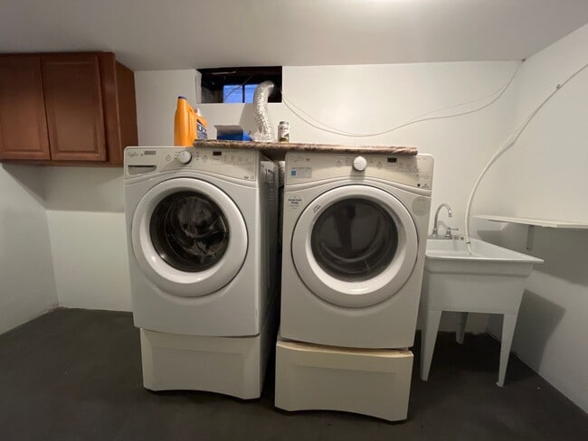 Building Photo - Large, well-maintained 4-bedroom, 1-bathroom row home