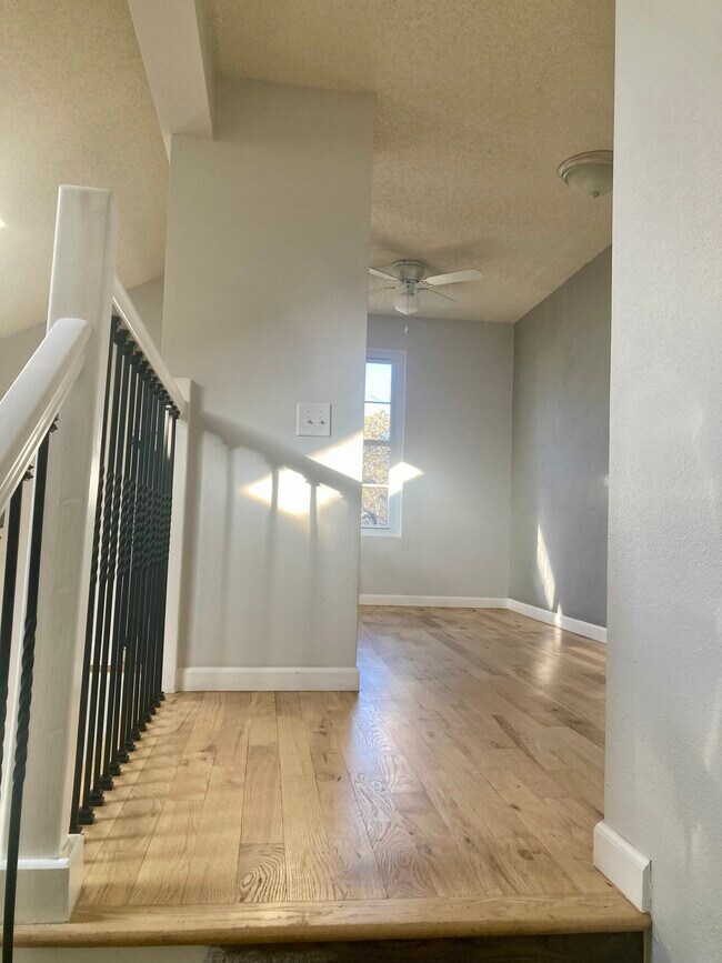 Loft - 919 S Granby Way