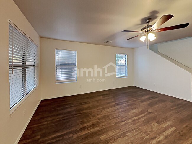 Building Photo - 2862 E Augusta Ave