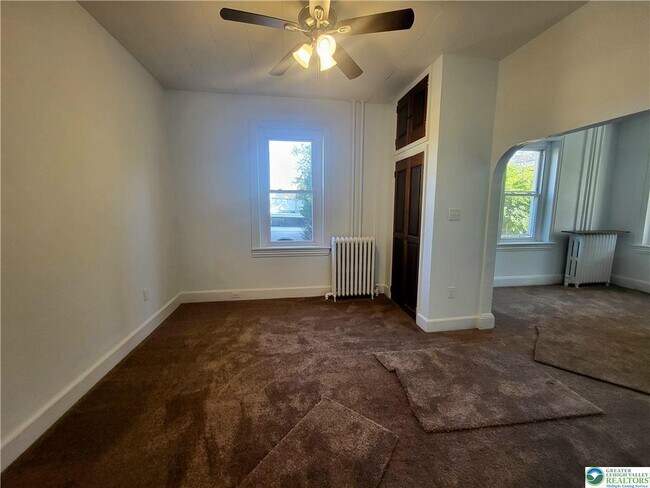 Building Photo - 817 Seneca St